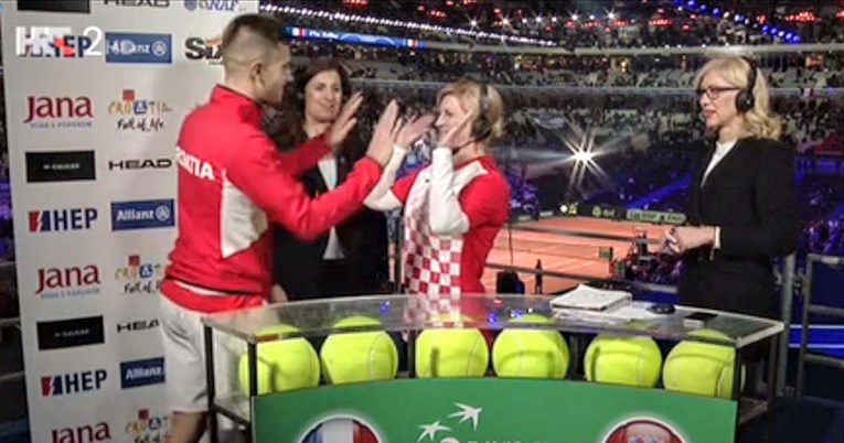 Kolinda zagrlila Ćorića poslije meča i slala puse navijačima: "Bravo, Borna!"